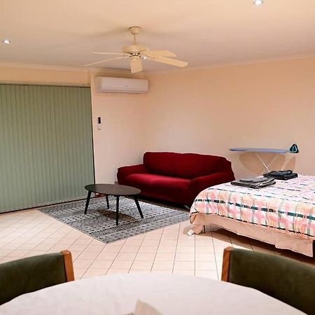 Spacious Studio In Alicesprings Queenbed+Ksairbed Alice Springs Kültér fotó