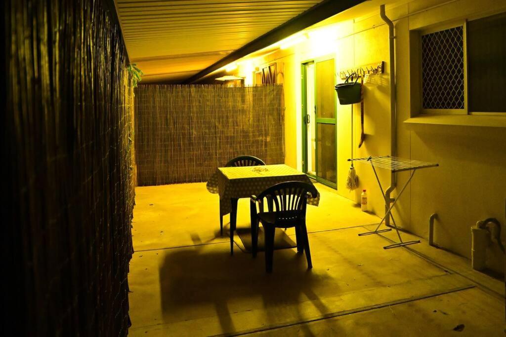 Spacious Studio In Alicesprings Queenbed+Ksairbed Alice Springs Kültér fotó